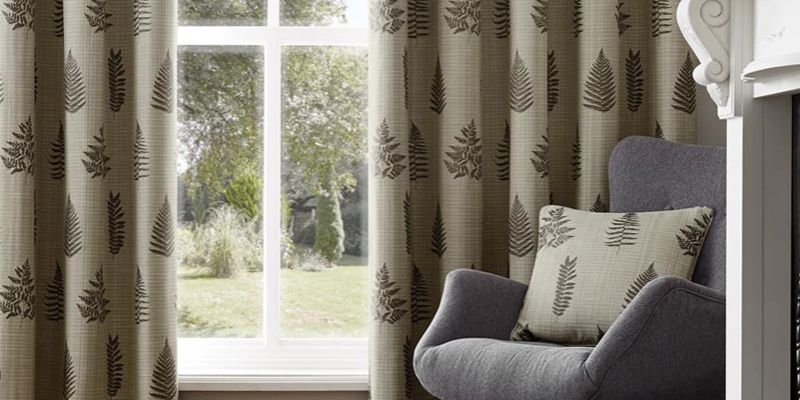 How much does it cost to put curtains in a house?