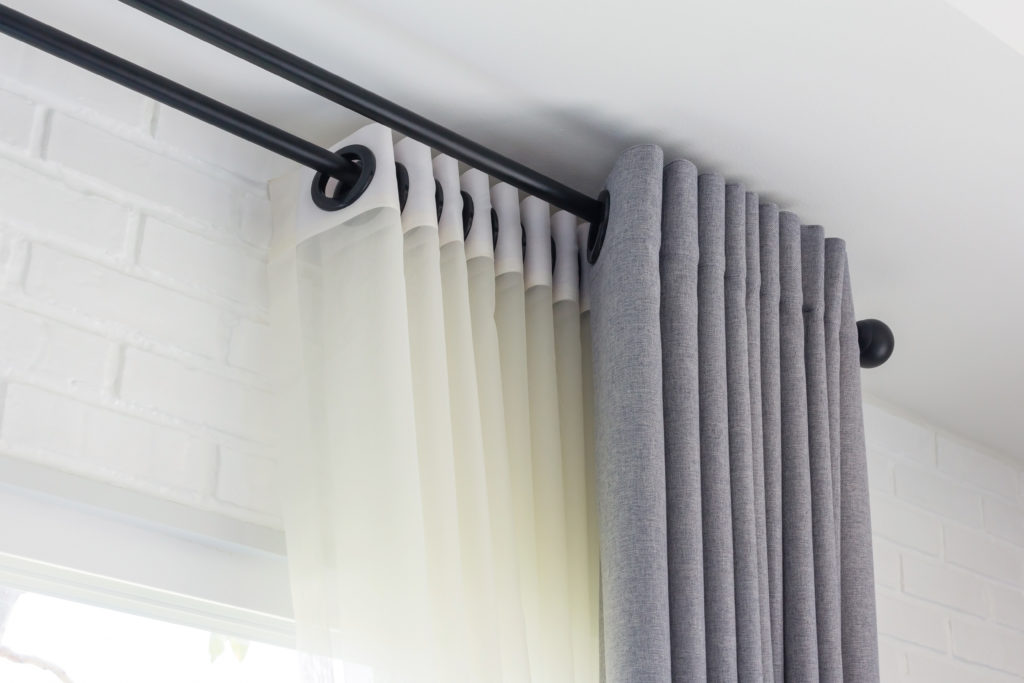What is the disadvantage of curtain rod?