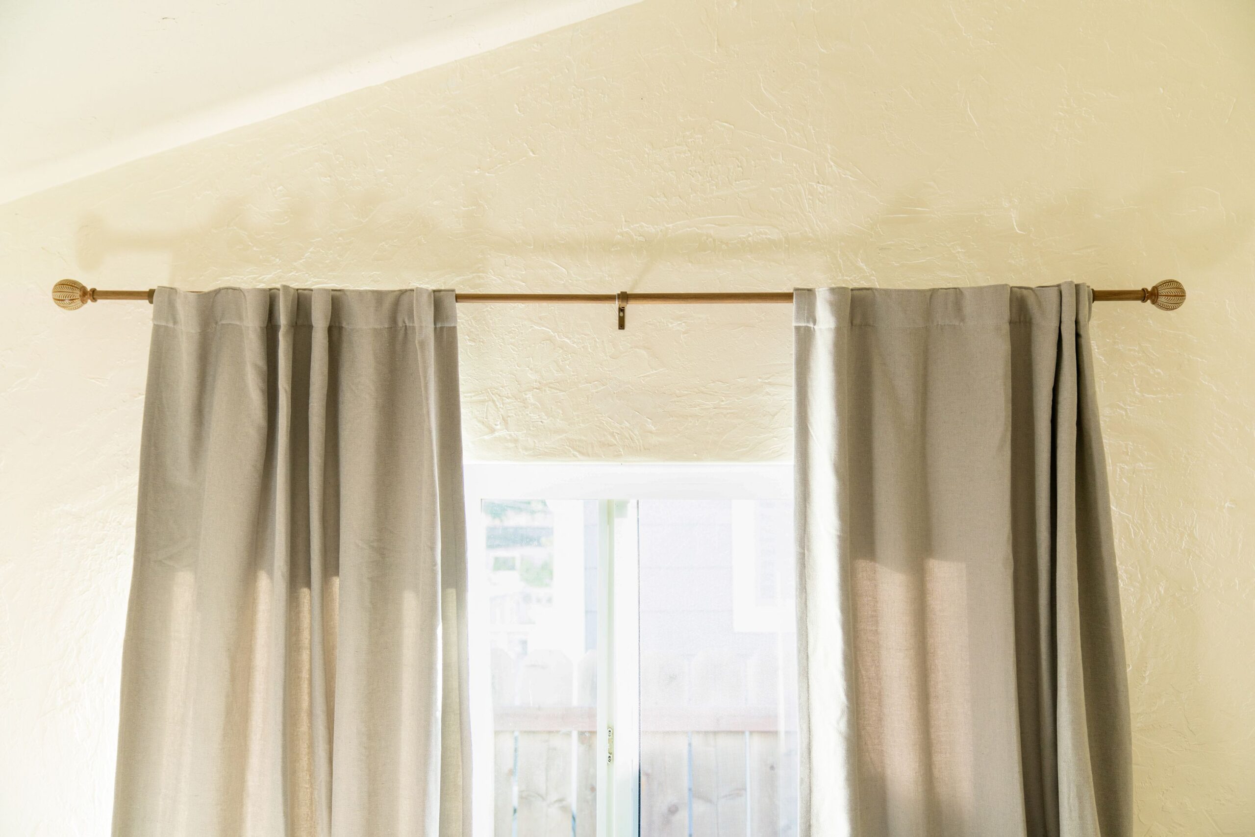 How Many Curtain Brackets Do You Need?