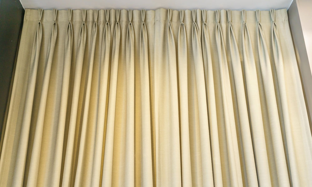 What is a Curtain Tailor? 